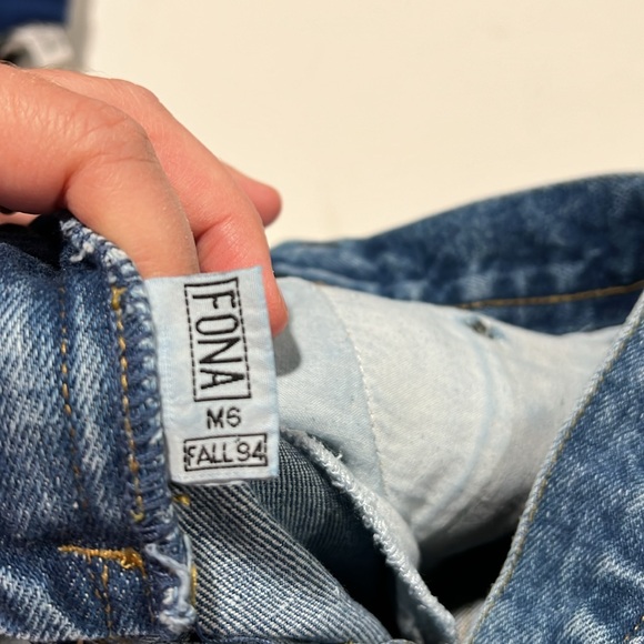 Guess Authentic Sportswear - mid wash, straight leg jeans, 28 - Picture 10 of 10